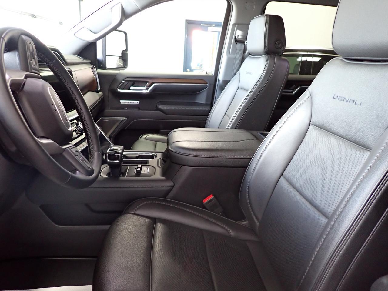 2024 GMC Sierra 1500 Denali 4WD CREW CAB *DIESEL* LEATHER SUNROOF LEATHER Photo