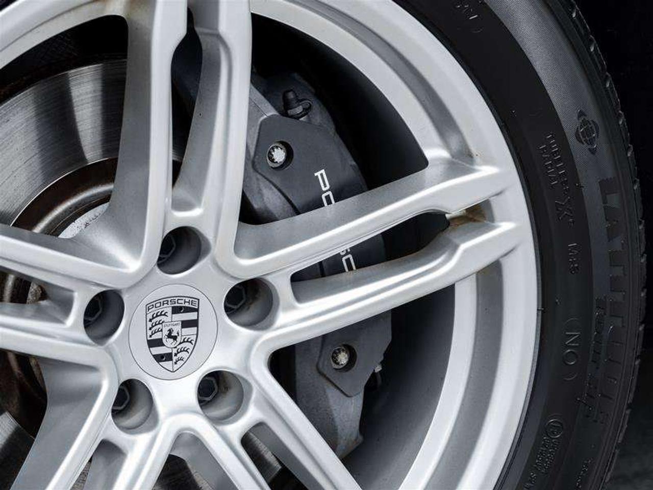 2024 Porsche Macan AWD Premium Pkg Plus Sport Chrono Pkg Steel spring suspension with Porsche Active Suspension Managem Photo