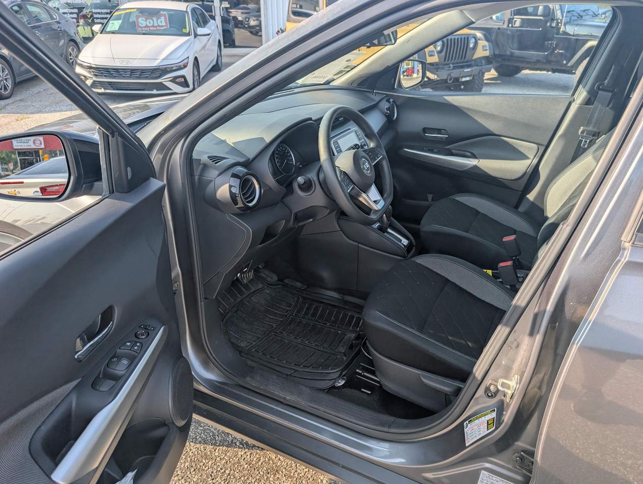2020 Nissan Kicks SV (CVT) 4dr Front-Wheel Drive Photo