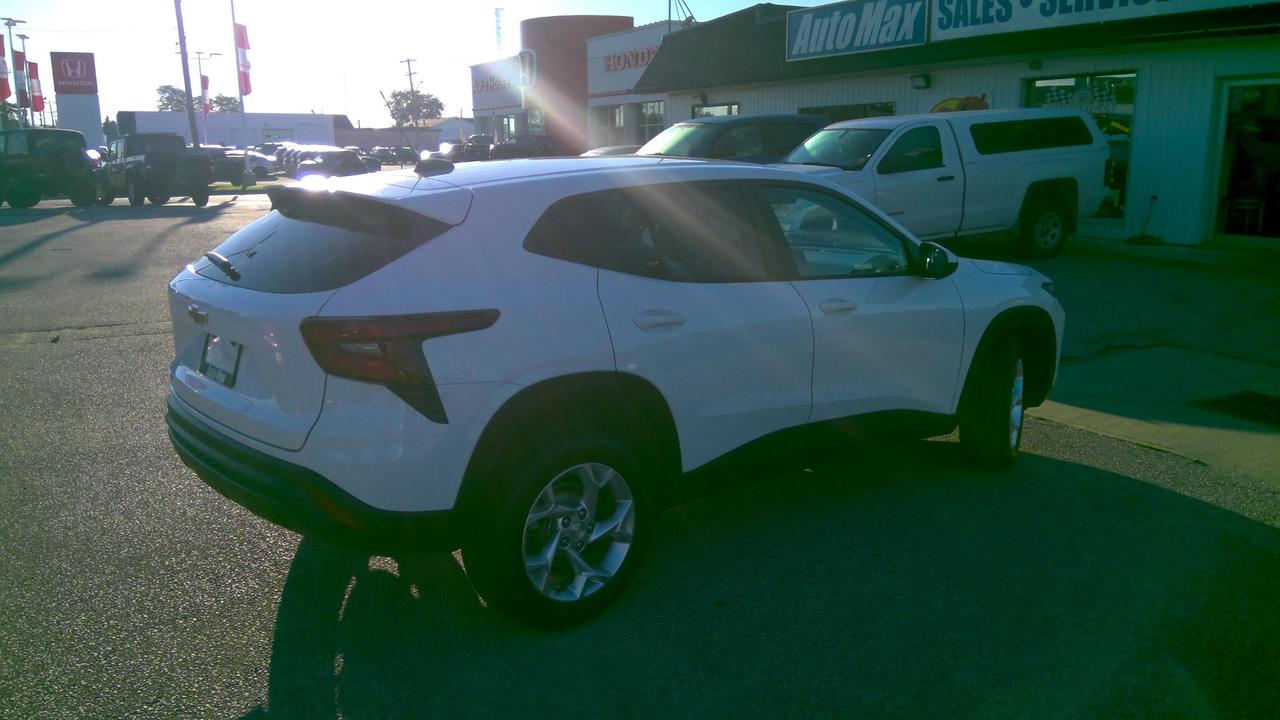 2024 Chevrolet Trax LS 4dr Front-Wheel Drive Photo