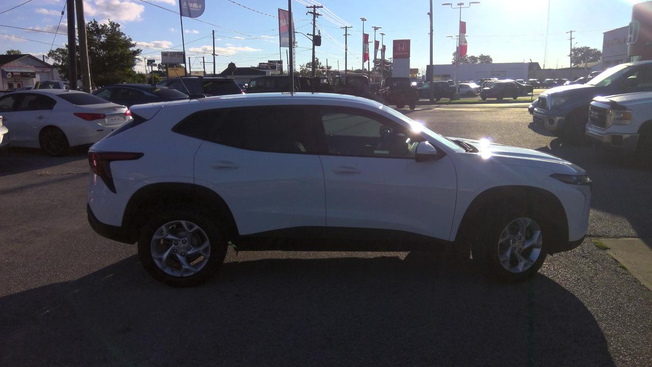 2024 Chevrolet Trax LS 4dr Front-Wheel Drive Photo