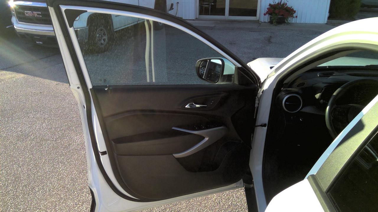 2024 Chevrolet Trax LS 4dr Front-Wheel Drive Photo