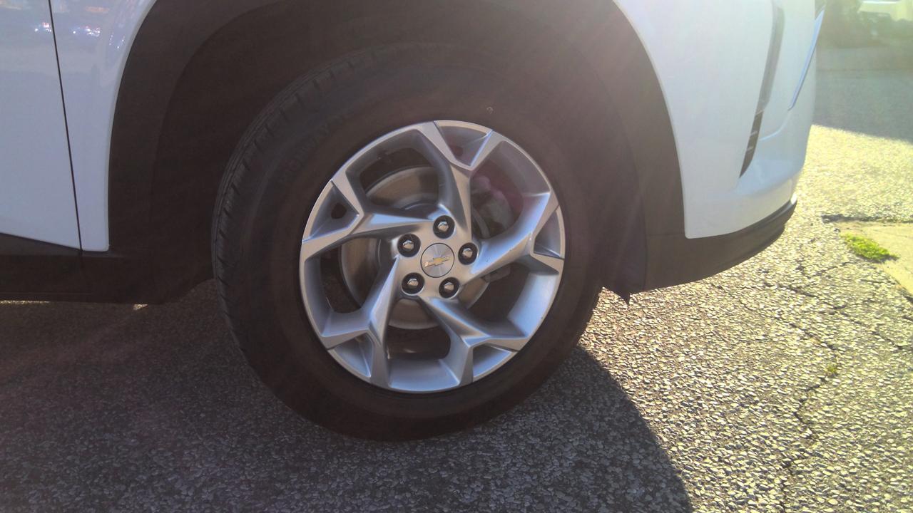 2024 Chevrolet Trax LS 4dr Front-Wheel Drive Photo