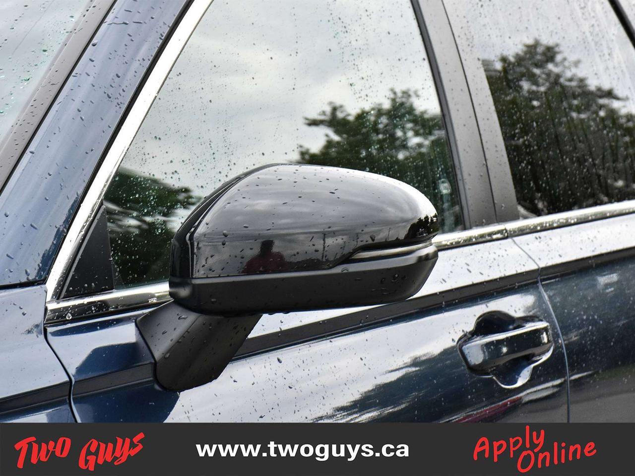 2025 Honda CR-V Hybrid Sport Touring AWD Leather Sunroof Nav Photo