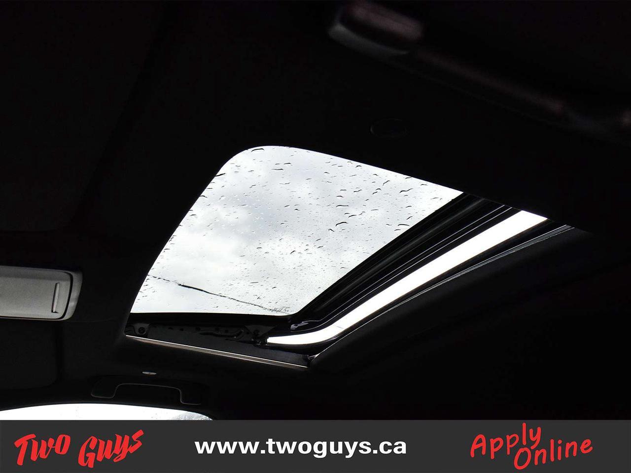 2025 Honda CR-V Hybrid Sport Touring AWD Leather Sunroof Nav Photo