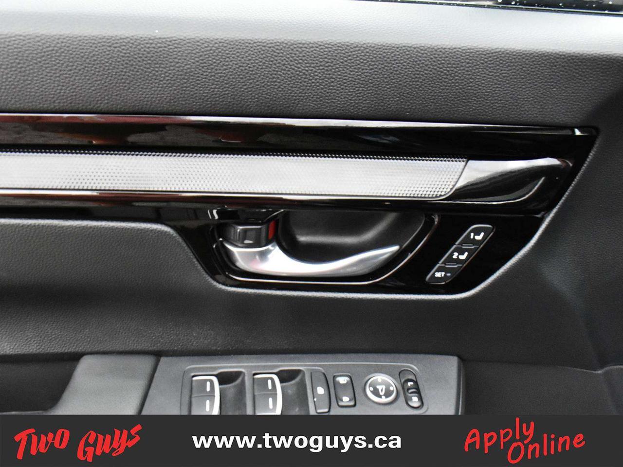 2025 Honda CR-V Hybrid Sport Touring AWD Leather Sunroof Nav Photo