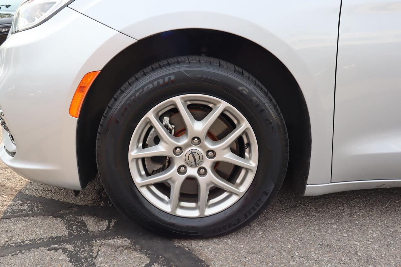 2024 Chrysler Pacifica Touring-L Front-Wheel Drive Passenger Van Photo