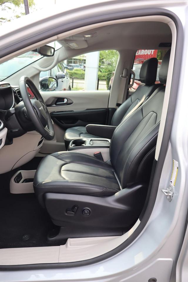 2024 Chrysler Pacifica Touring-L Front-Wheel Drive Passenger Van Photo
