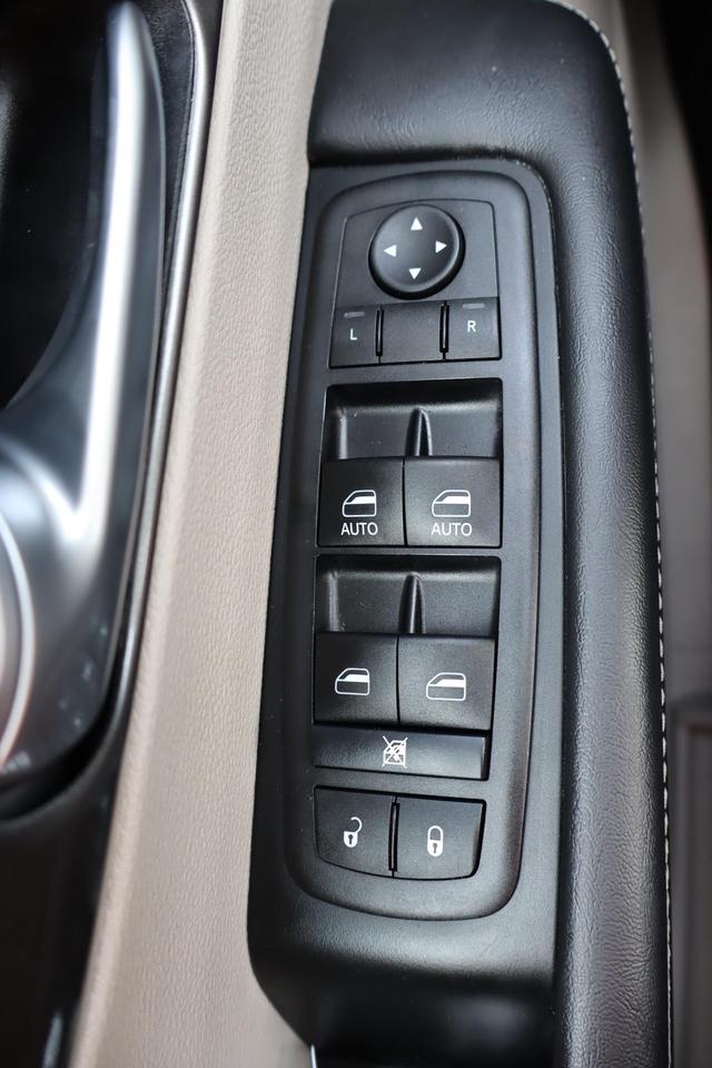 2024 Chrysler Pacifica Touring-L Front-Wheel Drive Passenger Van Photo