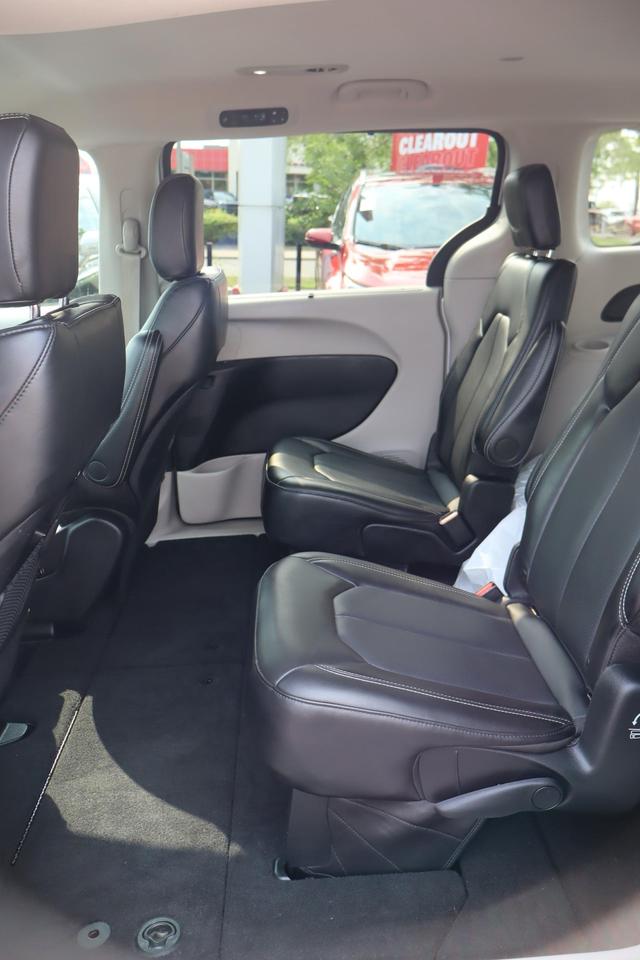 2024 Chrysler Pacifica Touring-L Front-Wheel Drive Passenger Van Photo