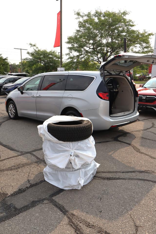 2024 Chrysler Pacifica Touring-L Front-Wheel Drive Passenger Van Photo