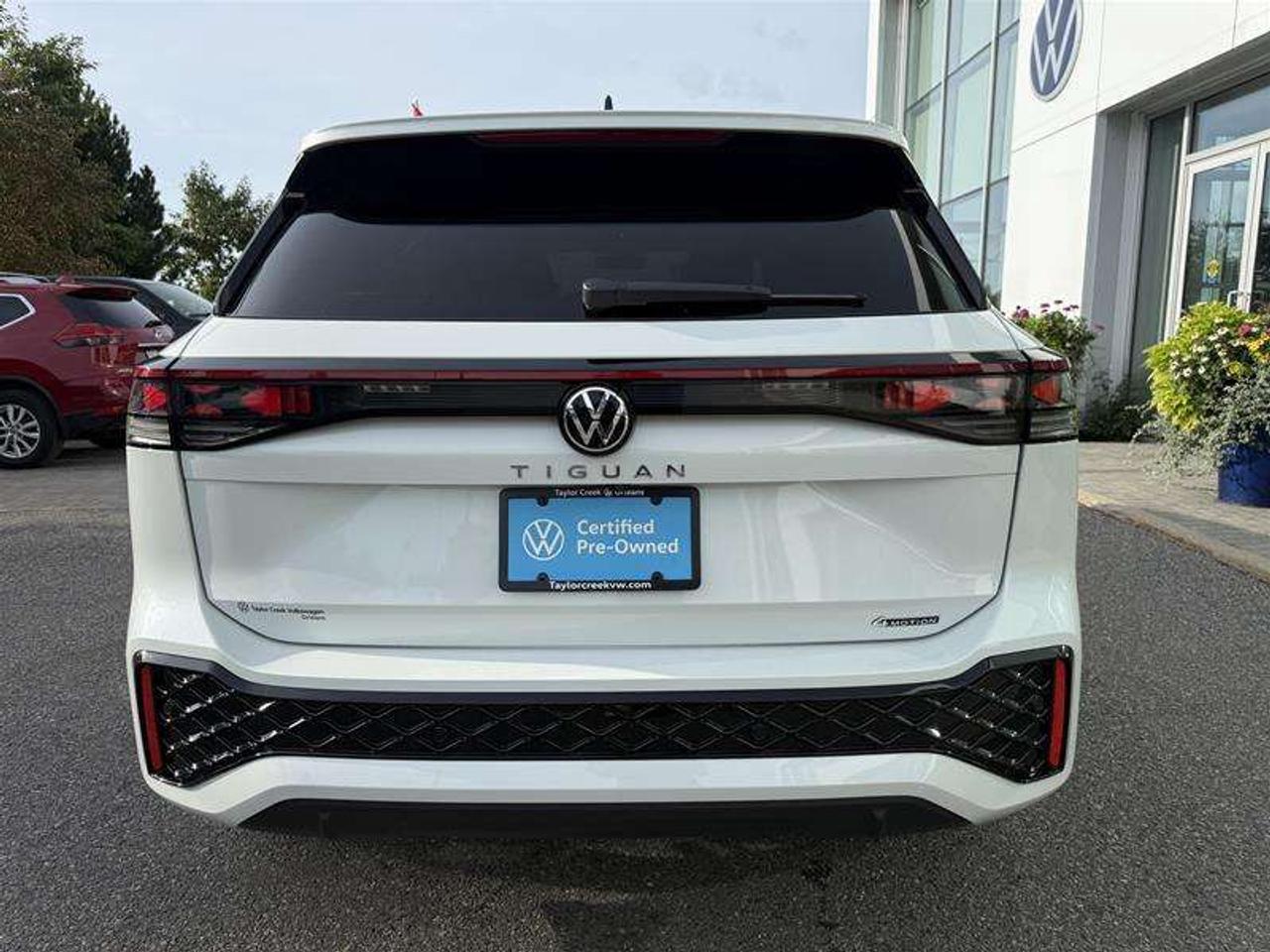 2025 Volkswagen Tiguan Highline R-line Photo3