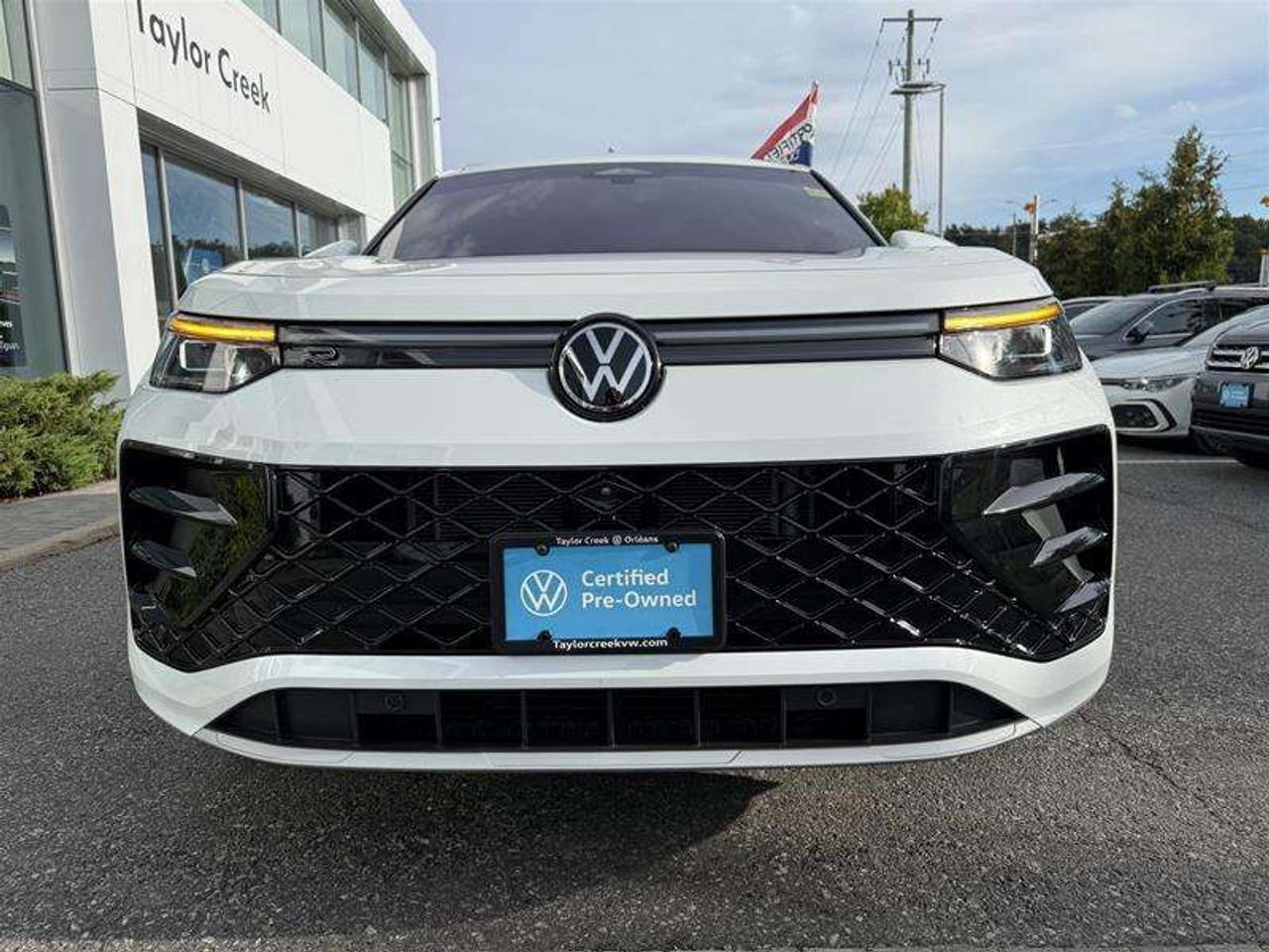 2025 Volkswagen Tiguan Highline R-line Photo2