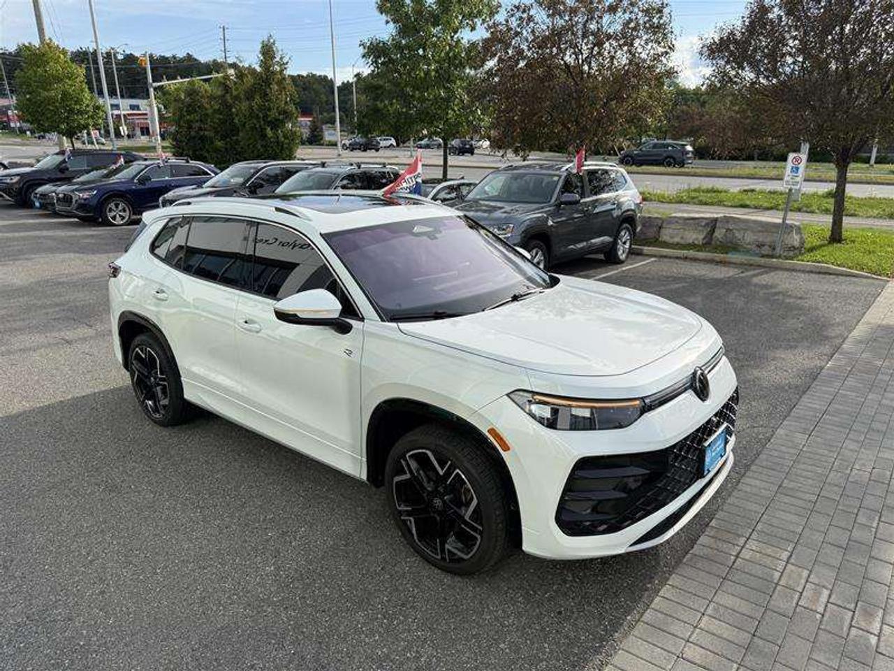 2025 Volkswagen Tiguan Highline R-line Photo