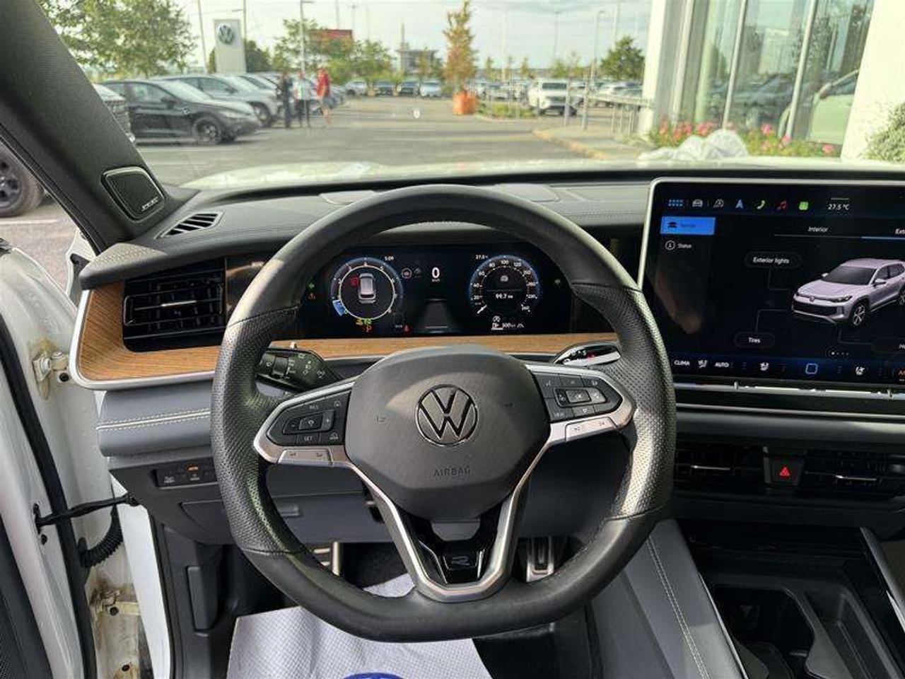 2025 Volkswagen Tiguan Highline R-line Photo