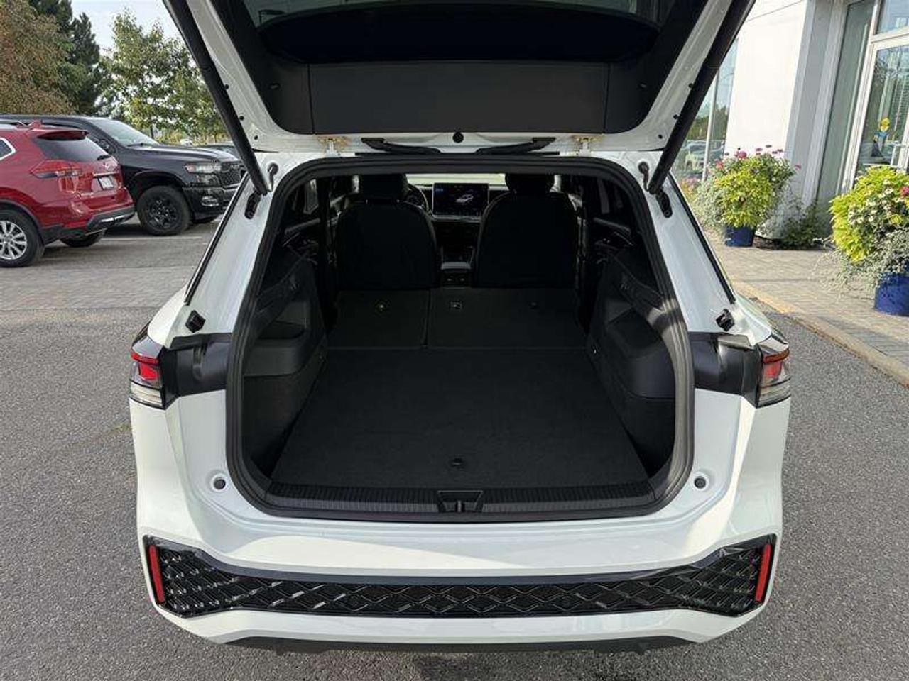 2025 Volkswagen Tiguan Highline R-line Photo