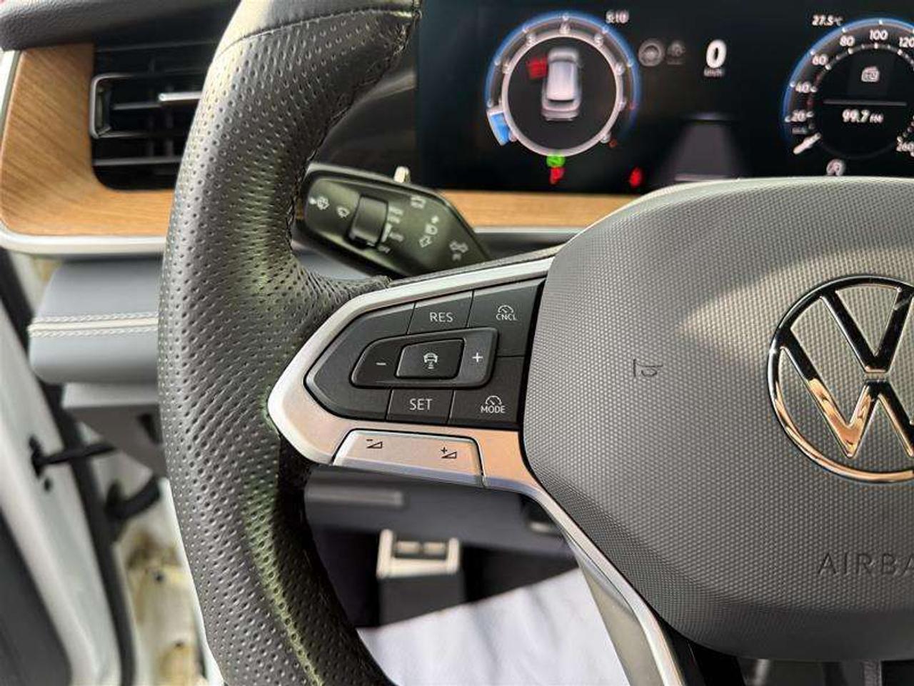 2025 Volkswagen Tiguan Highline R-line Photo