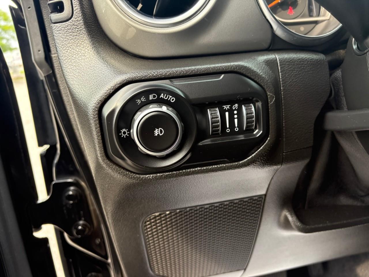 2021 Jeep WRANGLER UNLIMITED Sahara 4dr 4x4 Photo