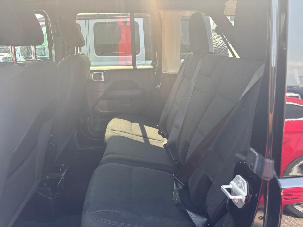 2021 Jeep WRANGLER UNLIMITED Sahara 4dr 4x4 Photo
