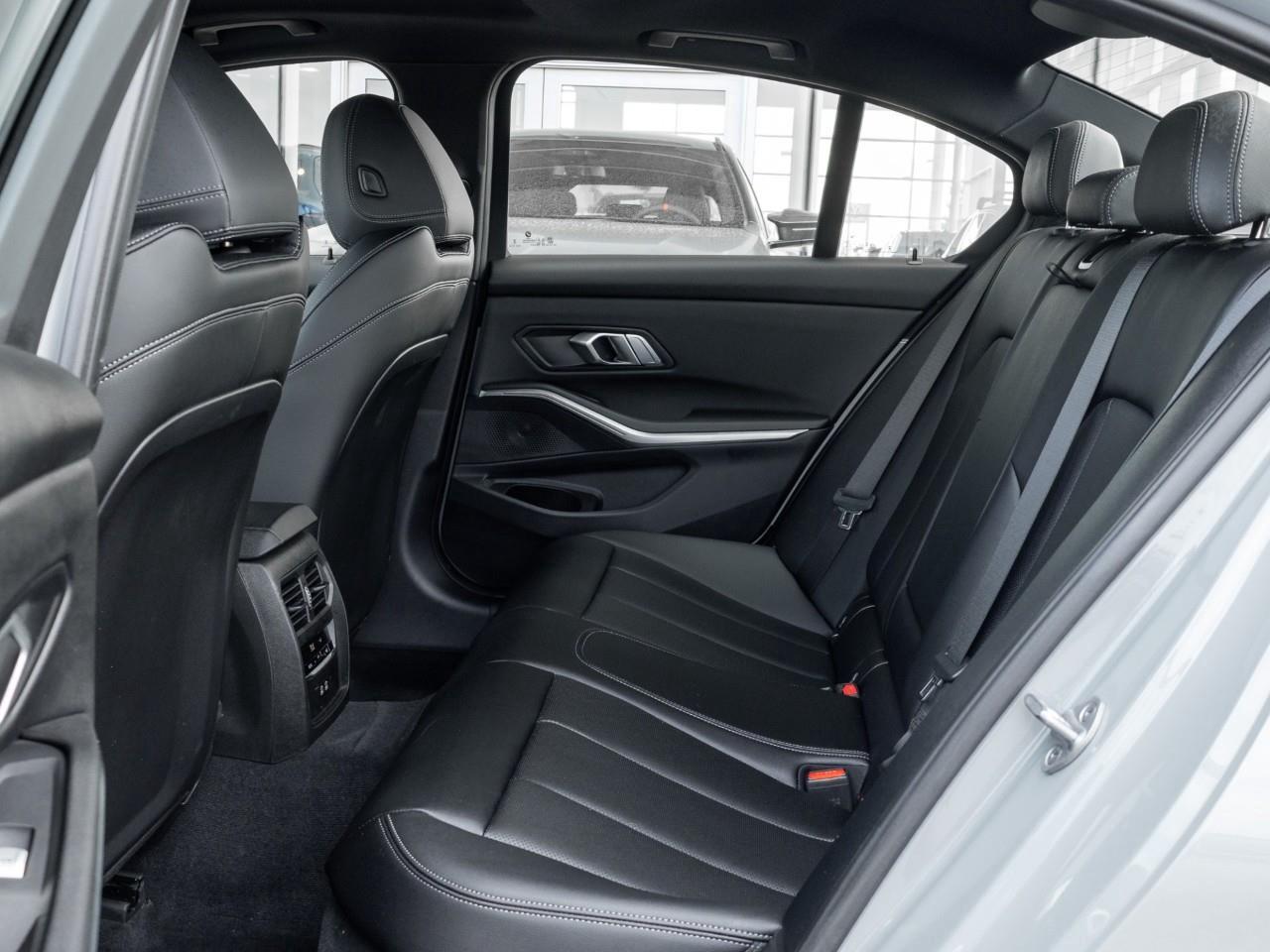 2026 BMW 3 Series  Photo