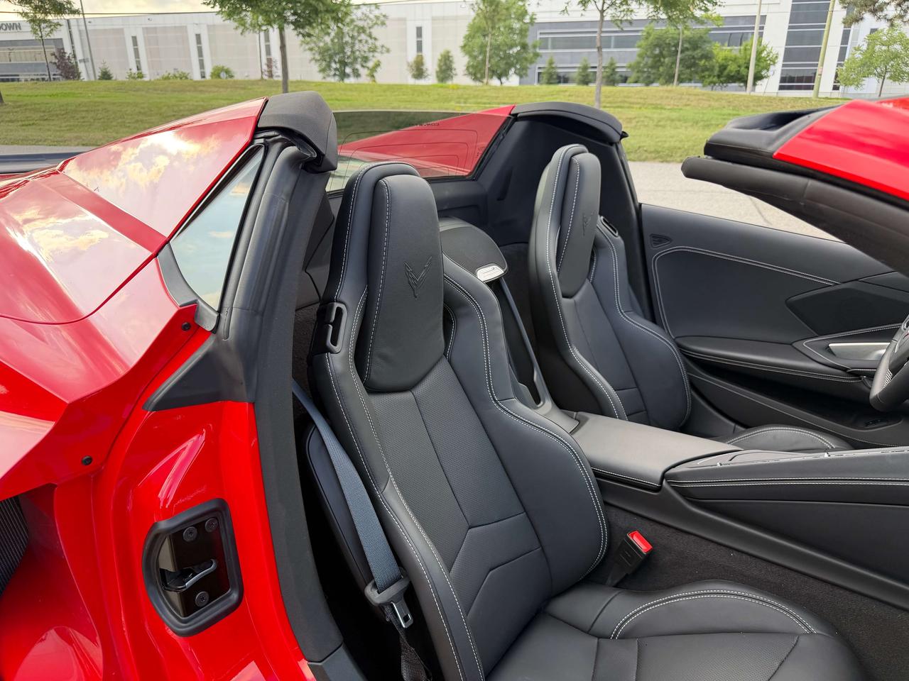 2024 Chevrolet Corvette Z51 CONVERTIBLE 1 OWNER CLEAN CARFAX ONLY 1050 KM Photo