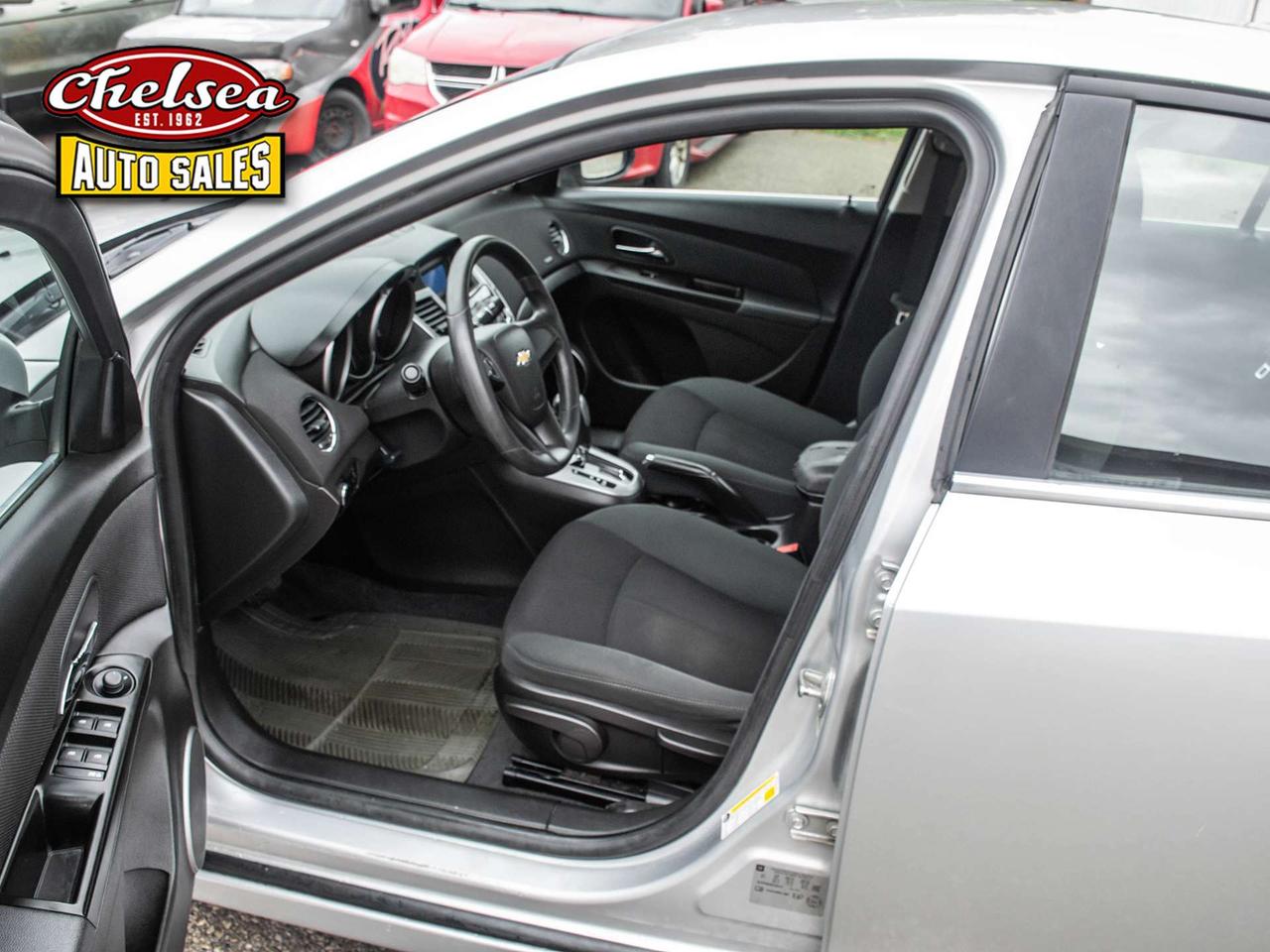 2011 Chevrolet Cruze 1LT Photo