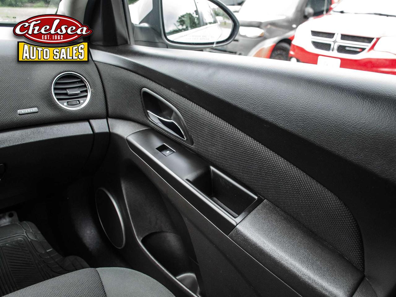 2011 Chevrolet Cruze 1LT Photo