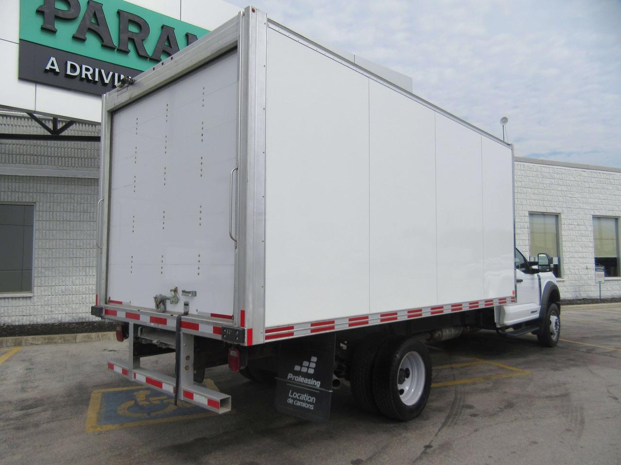 2023 Ford F-550 DIESEL REG CAB 16FT ALUMINUM HIGH BOX & RAMP Photo2