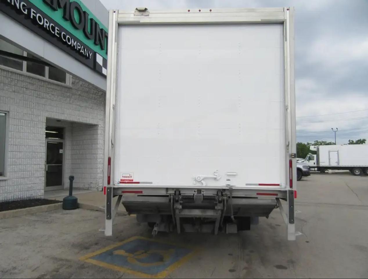 2023 Isuzu NRR DIESEL 20FT HIGH & WIDE BOX POWER LIFTGATE Photo