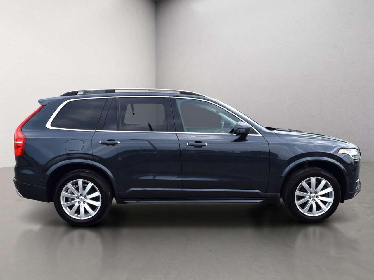 2016 Volvo XC90 T6 Momentum AWD Photo
