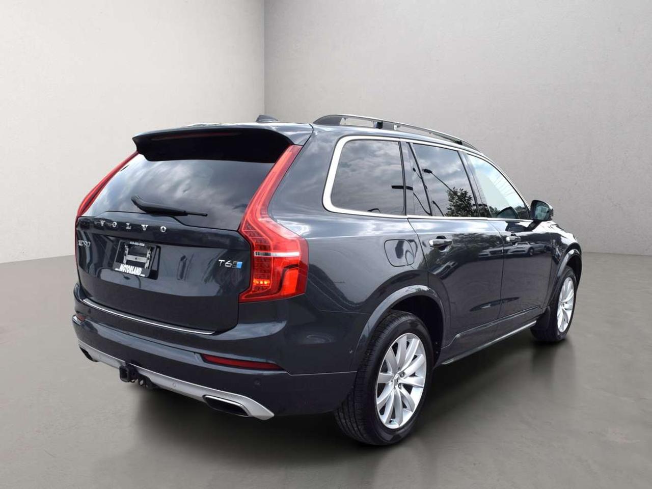 2016 Volvo XC90 T6 Momentum AWD Photo4