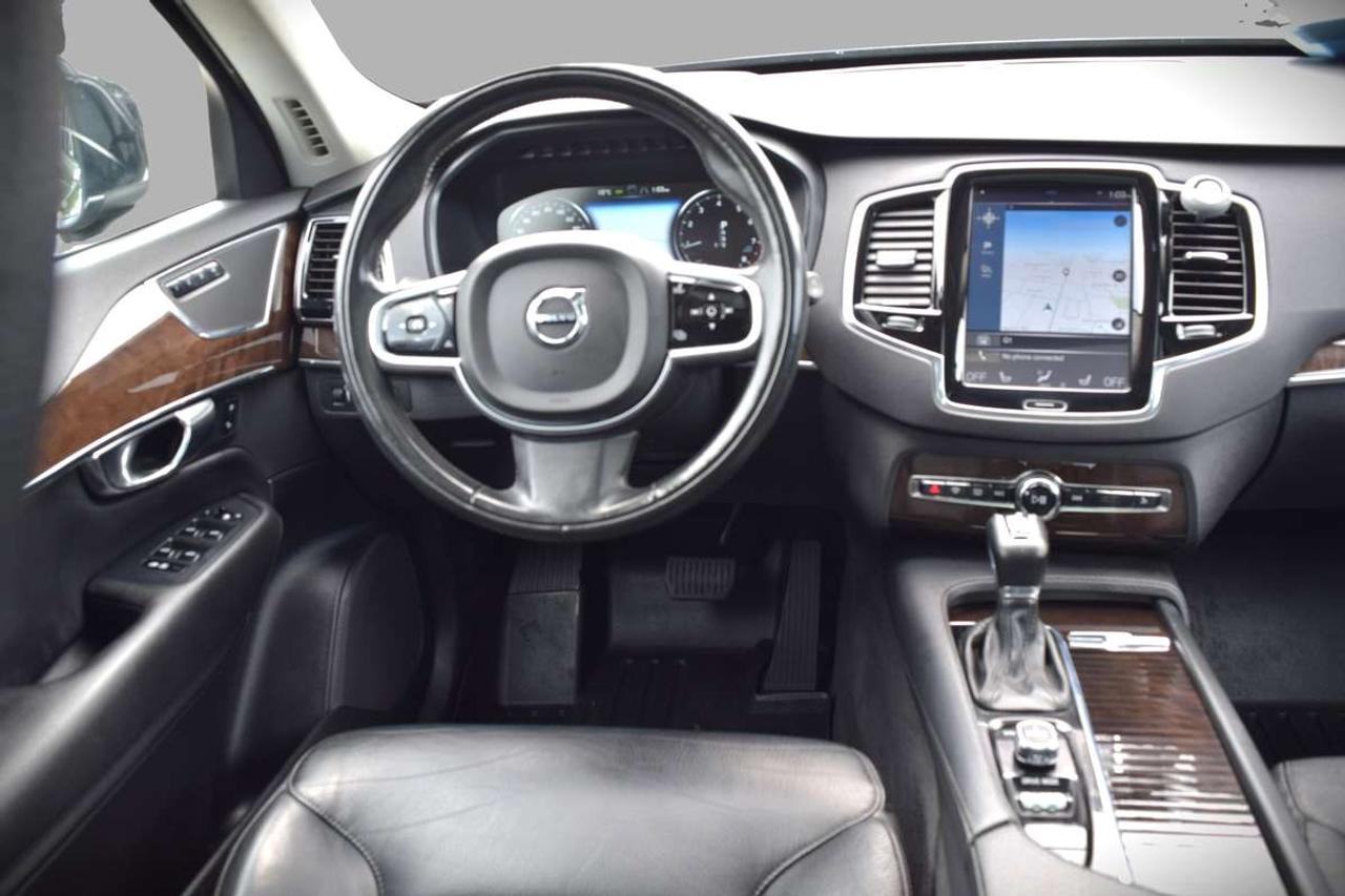 2016 Volvo XC90 T6 Momentum AWD Photo