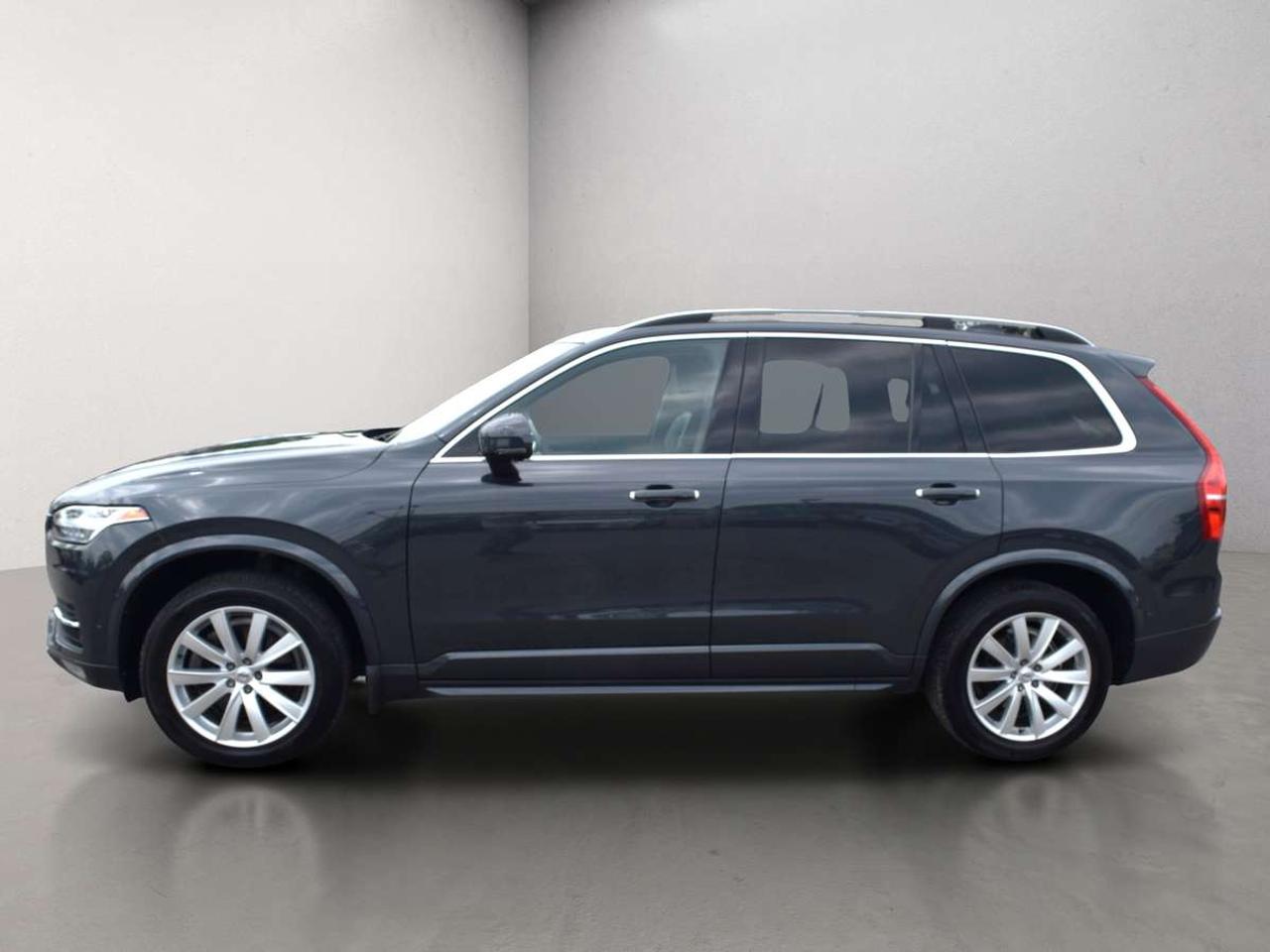 2016 Volvo XC90 T6 Momentum AWD Photo