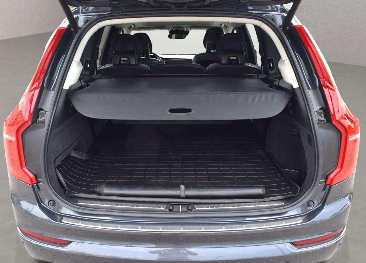 2016 Volvo XC90 T6 Momentum AWD Photo