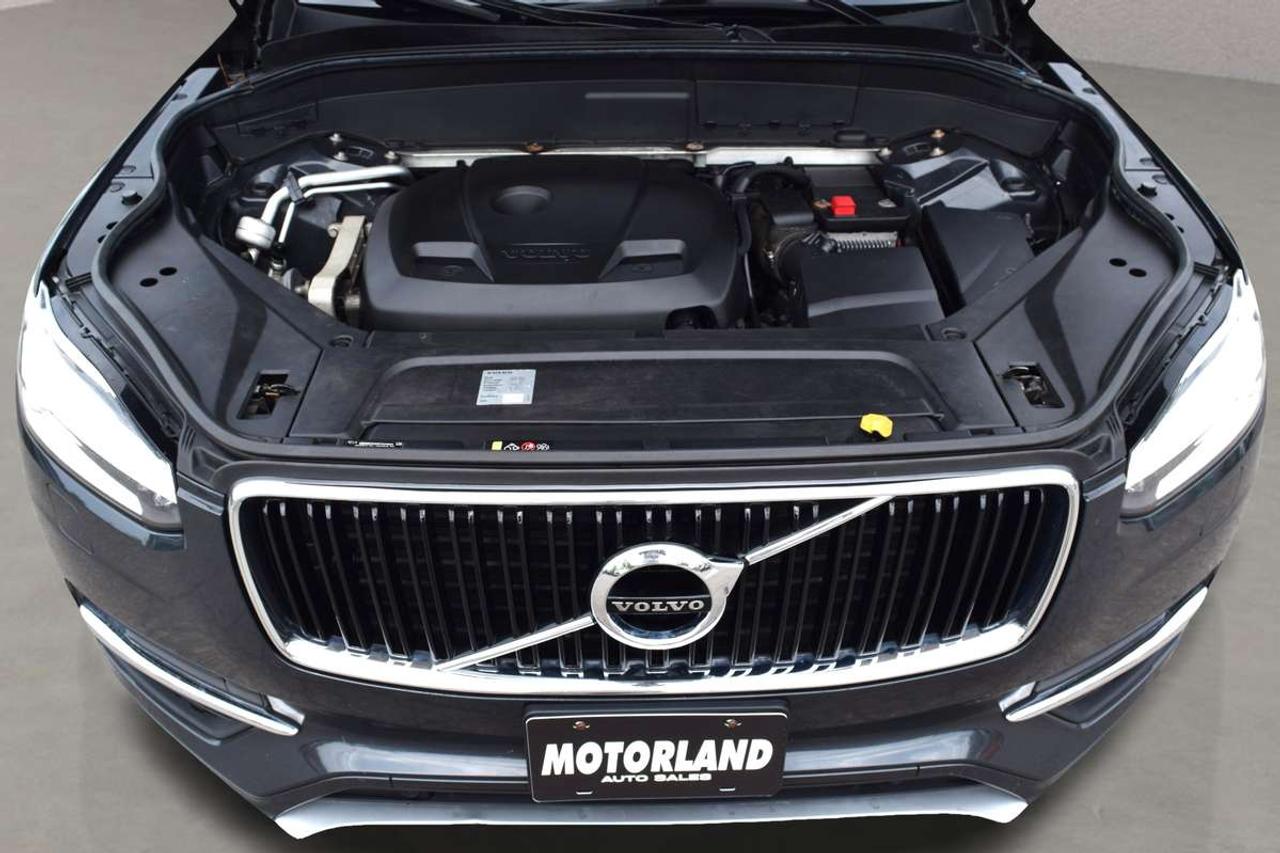 2016 Volvo XC90 T6 Momentum AWD Photo
