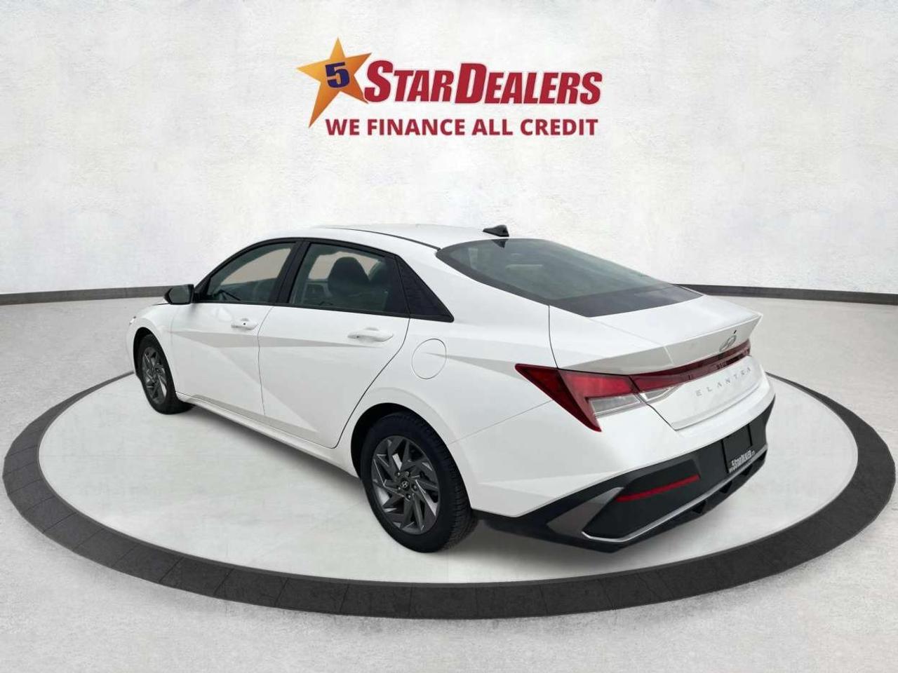 2024 Hyundai Elantra Preferred LOW KM MUST SEE WE FINANCE ALL! Photo4