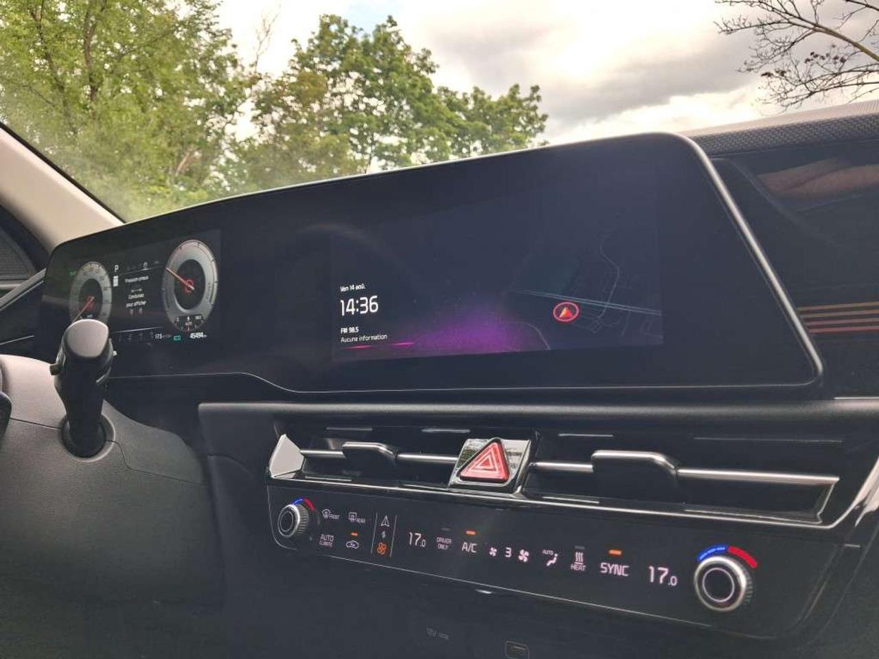 2023 Kia NIRO Premium+ FWD Photo