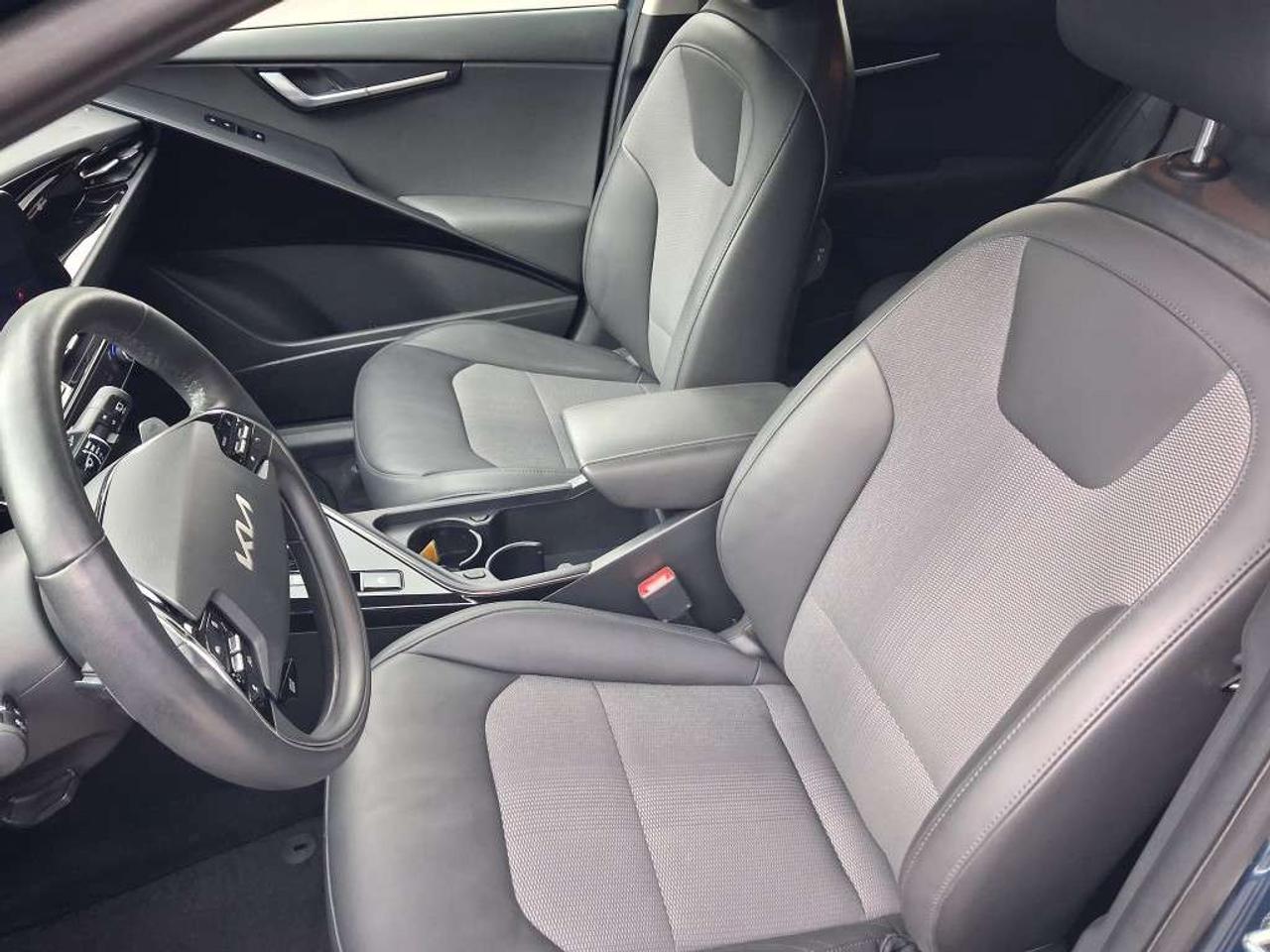 2023 Kia NIRO Premium+ FWD Photo