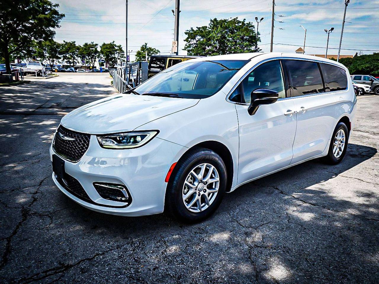 2025 Chrysler Pacifica  Photo