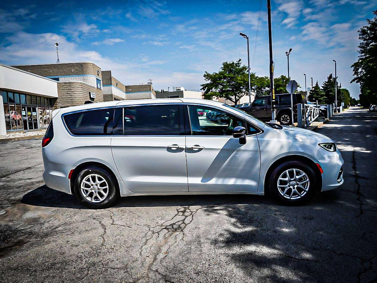 2025 Chrysler Pacifica  Photo