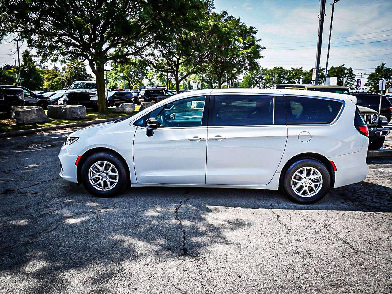 2025 Chrysler Pacifica  Photo