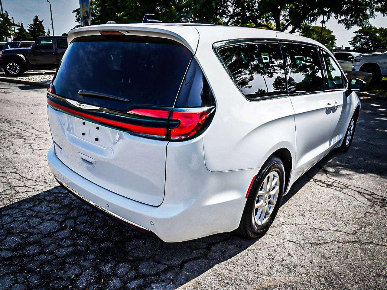 2025 Chrysler Pacifica  Photo