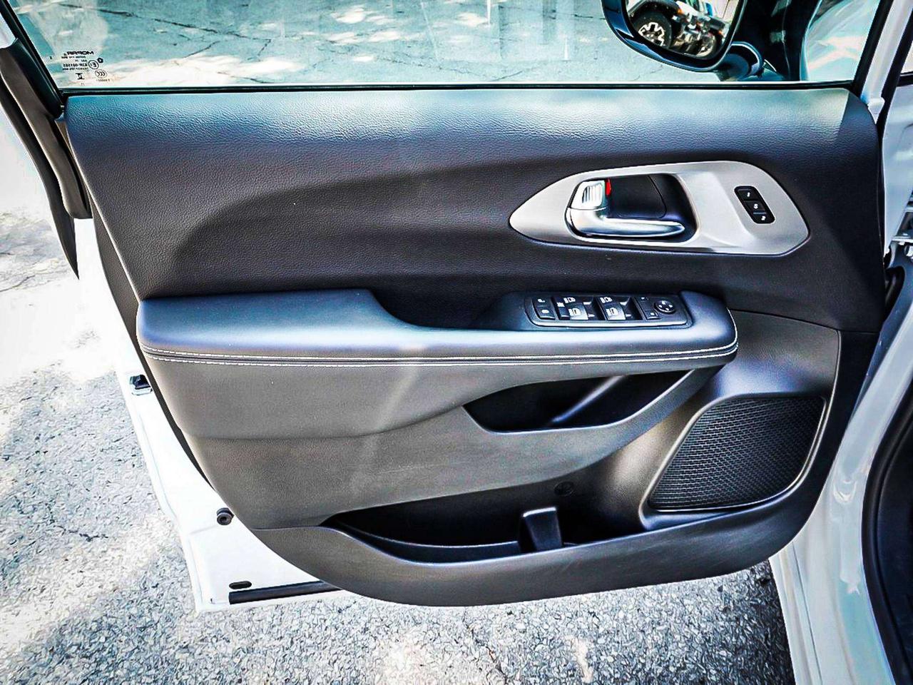 2025 Chrysler Pacifica  Photo