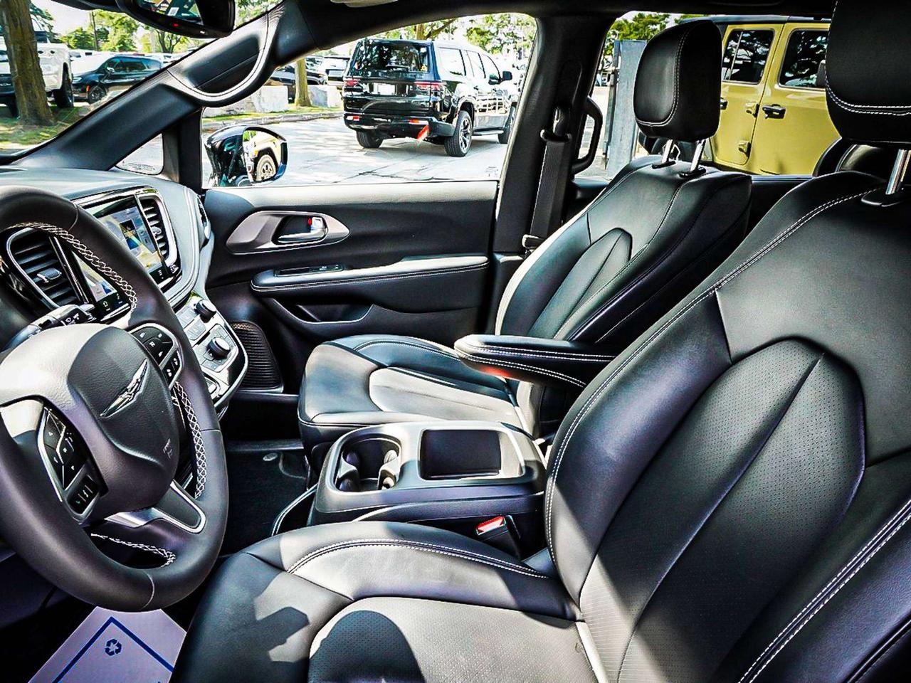 2025 Chrysler Pacifica  Photo