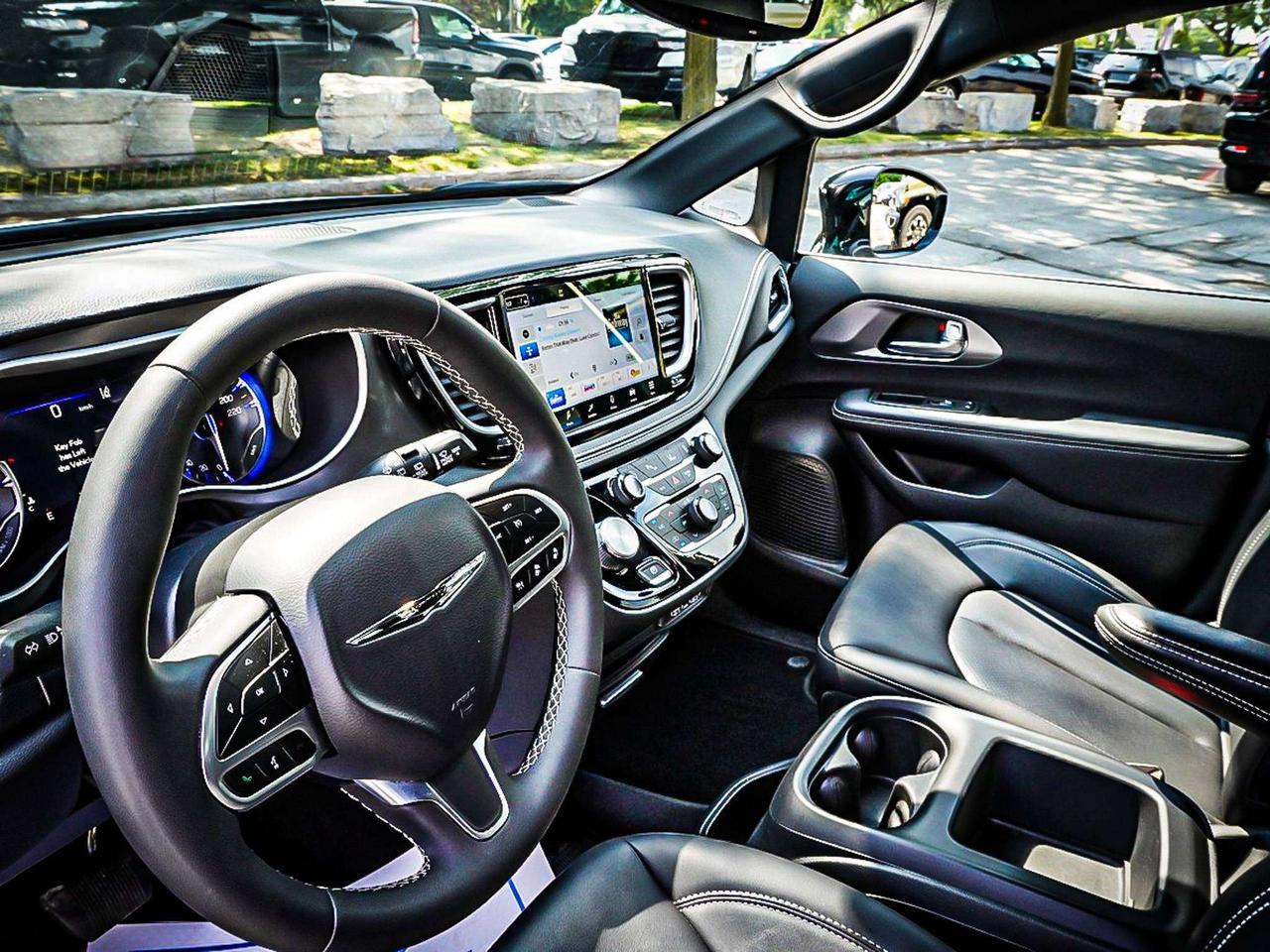 2025 Chrysler Pacifica  Photo