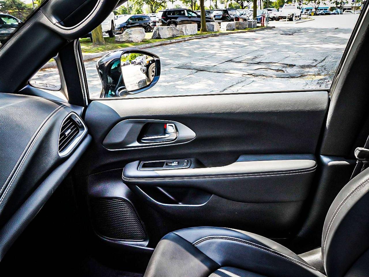 2025 Chrysler Pacifica  Photo