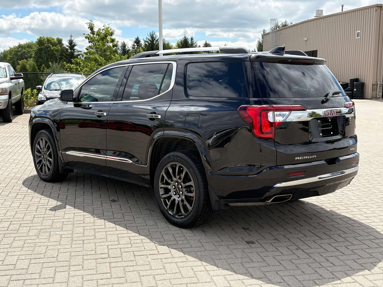 2023 GMC Acadia Denali AWD   Nav.   Sunroof   Heated/Cooled Seats Photo