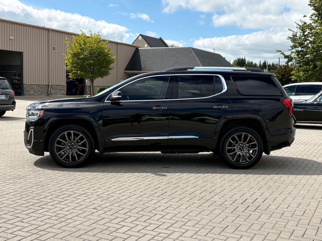 2023 GMC Acadia Denali AWD   Nav.   Sunroof   Heated/Cooled Seats Photo