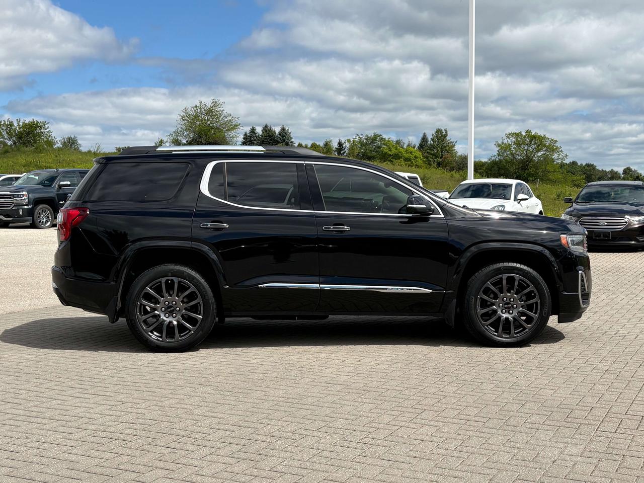 2023 GMC Acadia Denali AWD   Nav.   Sunroof   Heated/Cooled Seats Photo