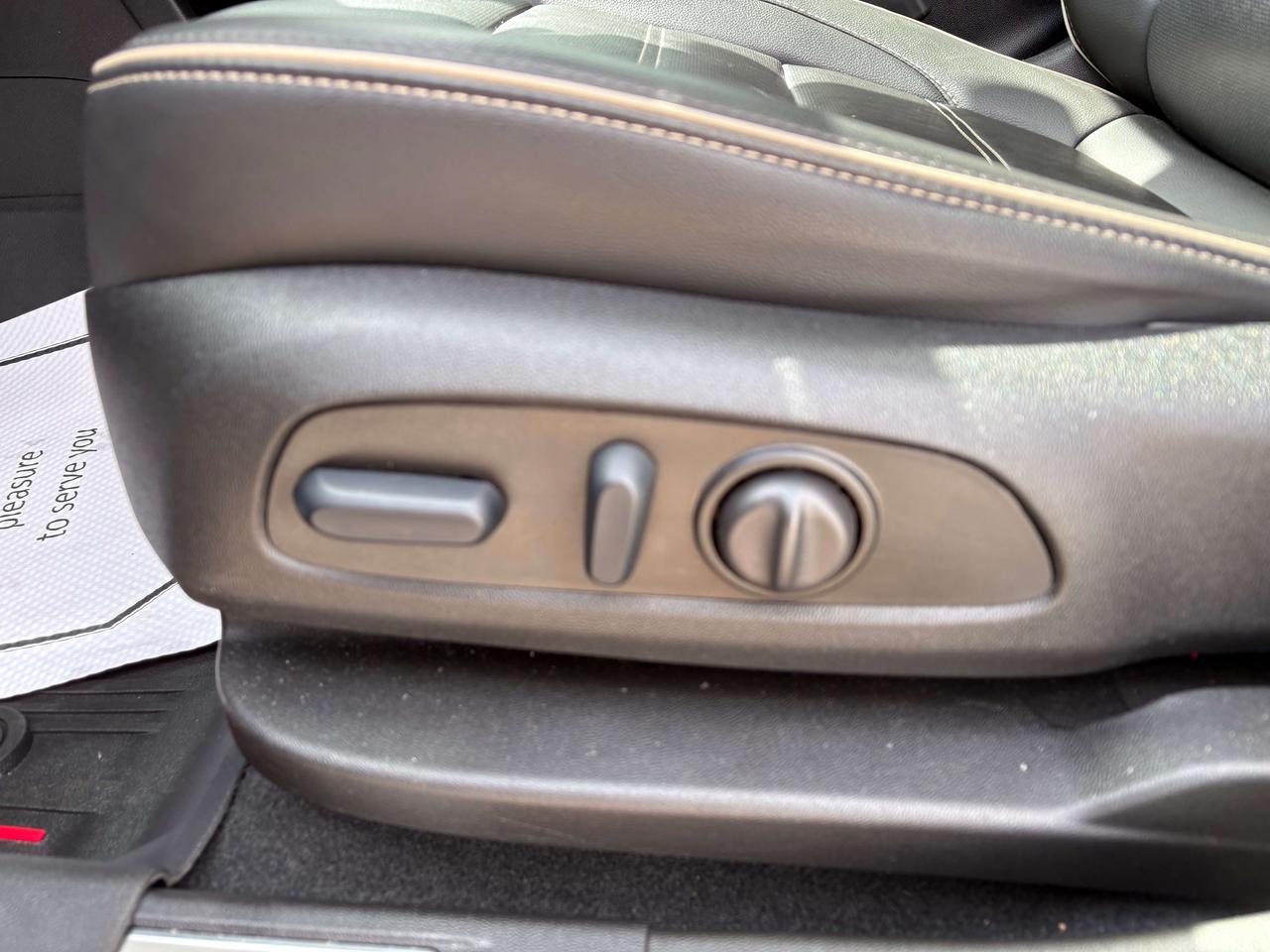 2023 GMC Acadia Denali AWD   Nav.   Sunroof   Heated/Cooled Seats Photo